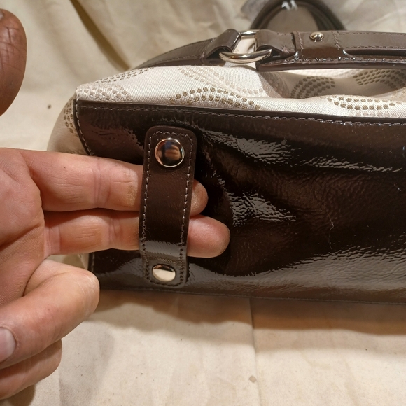 Coach Ashley - Picture 6 of 10